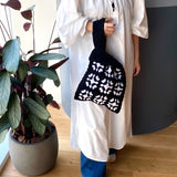 ニット・スクエア・バッグ - ブラック -