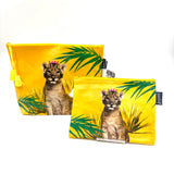 サファリポーチ(マチ付き)- Curious Simba -