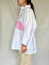 オーバーサイズシャツ - ホワイトシャツxピンクフラミンゴ -