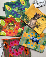 サファリポーチ(フラット)- Pineapple Rhino -