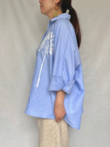 オーバーサイズシャツ - ブルーシャツ×ホワイトパームツリー -