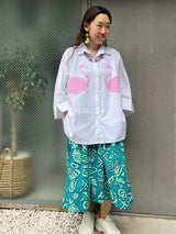オーバーサイズシャツ - ホワイトシャツxピンクフラミンゴ -