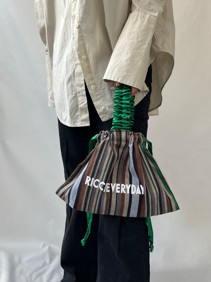 One handle, kin -chasta, satin -green x brown-