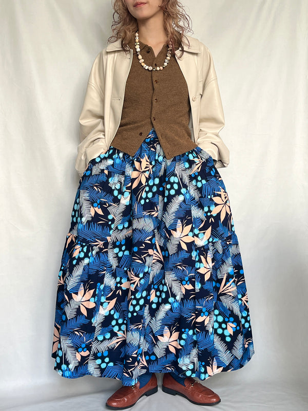 Side tiered skirt - spiral staircase -