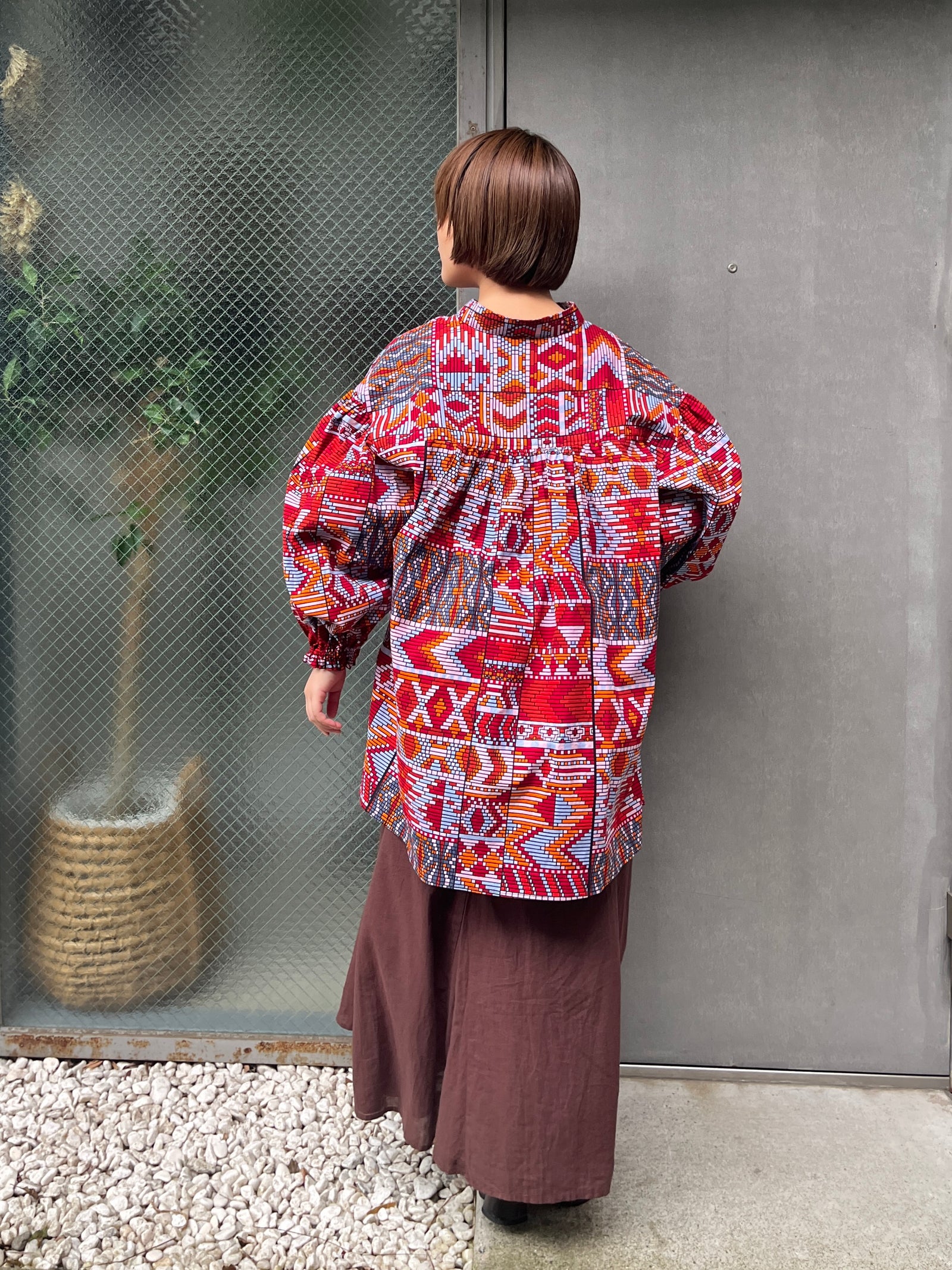 リラックス・ロングシャツ - 幾何学・暮れ色のモザイク - – リッチー