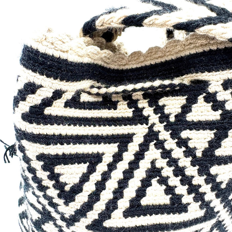 モチーラ・ドスエブラスM - ホワイト＆ブラック -