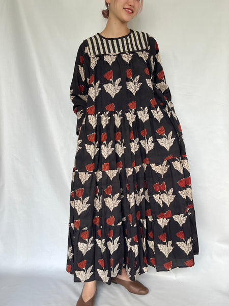 No.44【saruche】スクエアヨークワンピース - ブラックフラワー