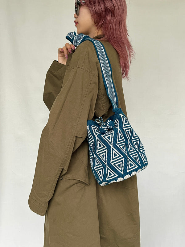 モチーラ・ウナエブラ・スパークル M - ブラック＆ブルー -