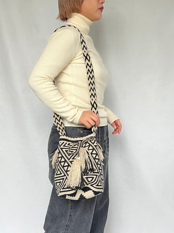 モチーラ・ドスエブラスM - ホワイト＆ブラック -