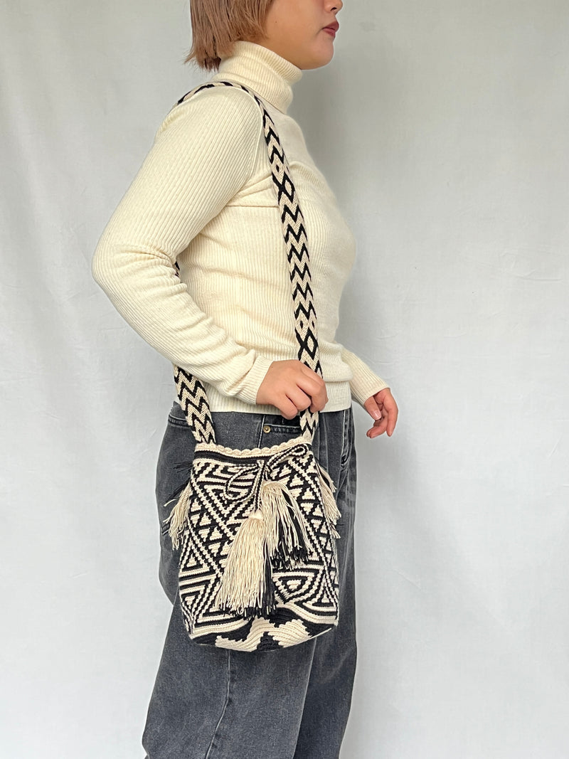 モチーラ・ドスエブラスM - ホワイト＆ブラック -