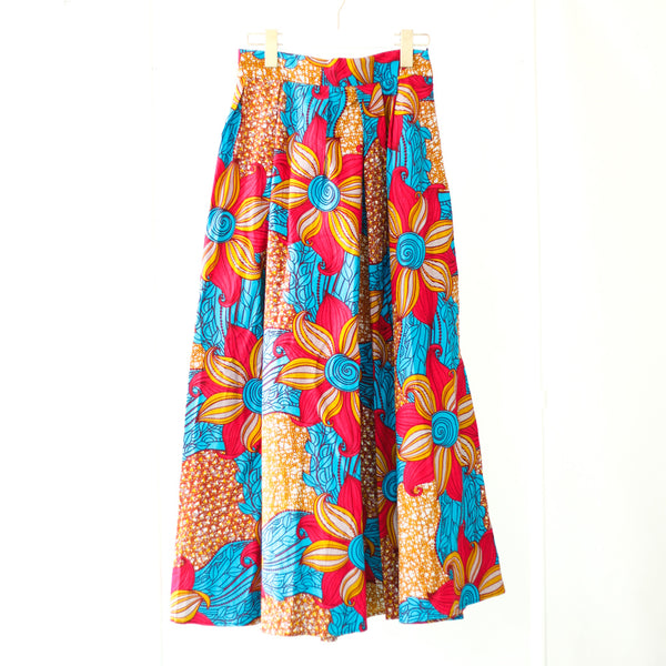 Random Tack Skirt -Big Flower Red & Blue-
