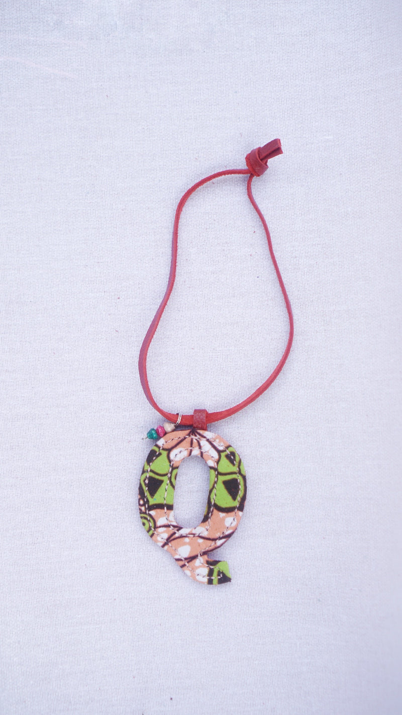 Initial key chain -Q -