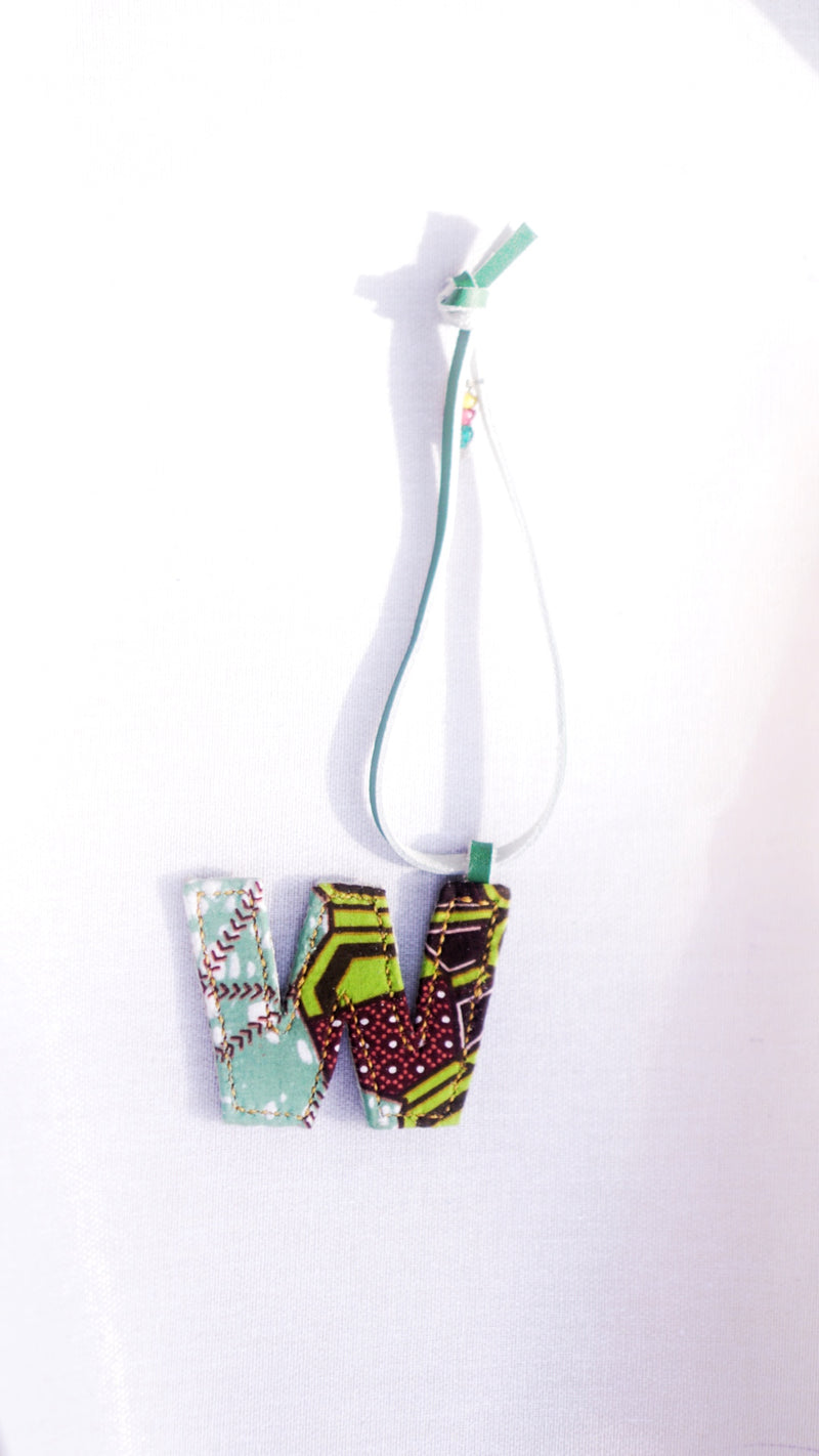 Initial key chain -w -