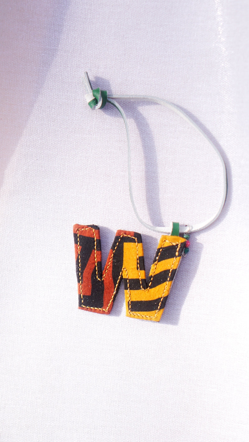 Initial key chain -w -