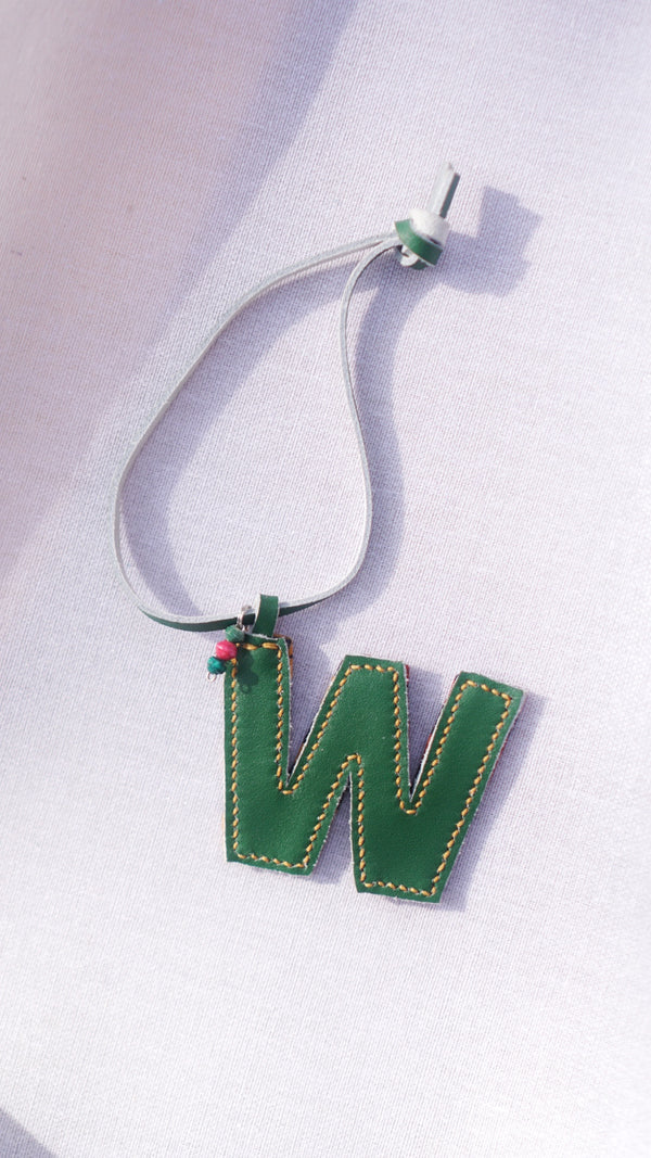 Initial key chain -w -