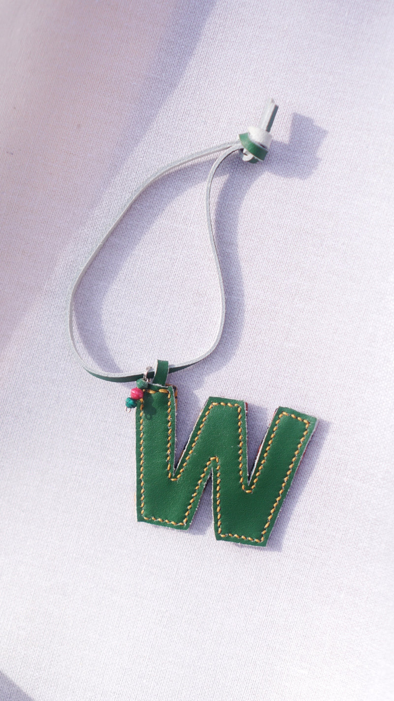 Initial key chain -w -