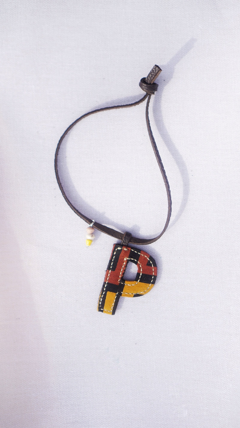 Initial key chain -p-
